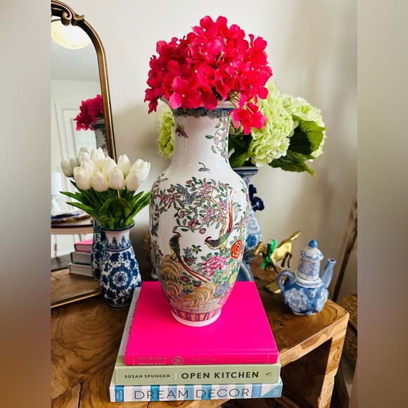 Vintage Porcelain Vase 🌺 🦚